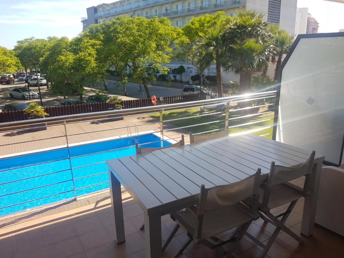 Beautiful Apartment 75M2 With View At The Beach, Pool, Parking Roses Eksteriør billede