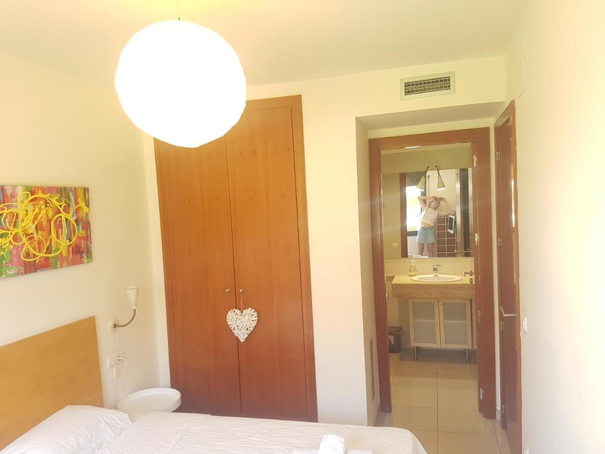 Beautiful Apartment 75M2 With View At The Beach, Pool, Parking Roses Eksteriør billede