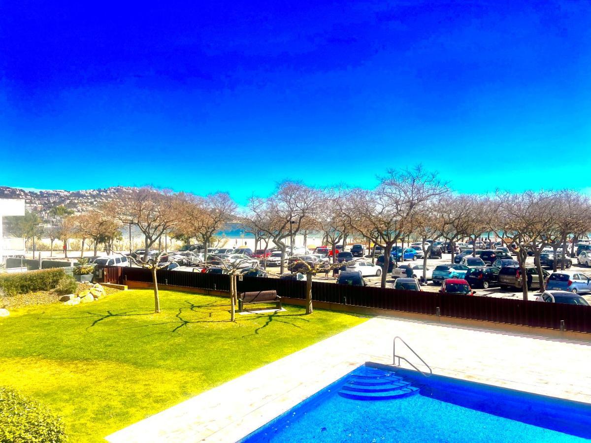 Beautiful Apartment 75M2 With View At The Beach, Pool, Parking Roses Eksteriør billede